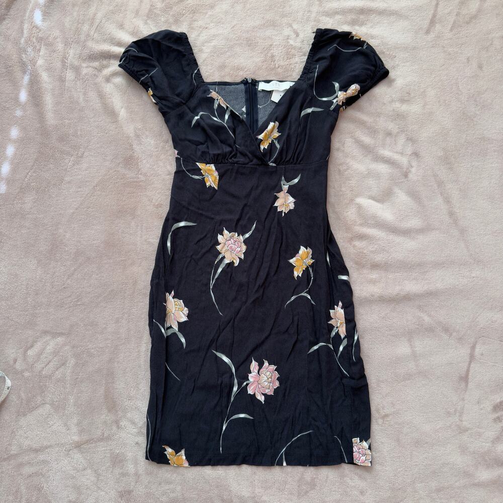 ASTR The Label Black Floral Mini Dress XS Puff Sleeve V-Neck Slit